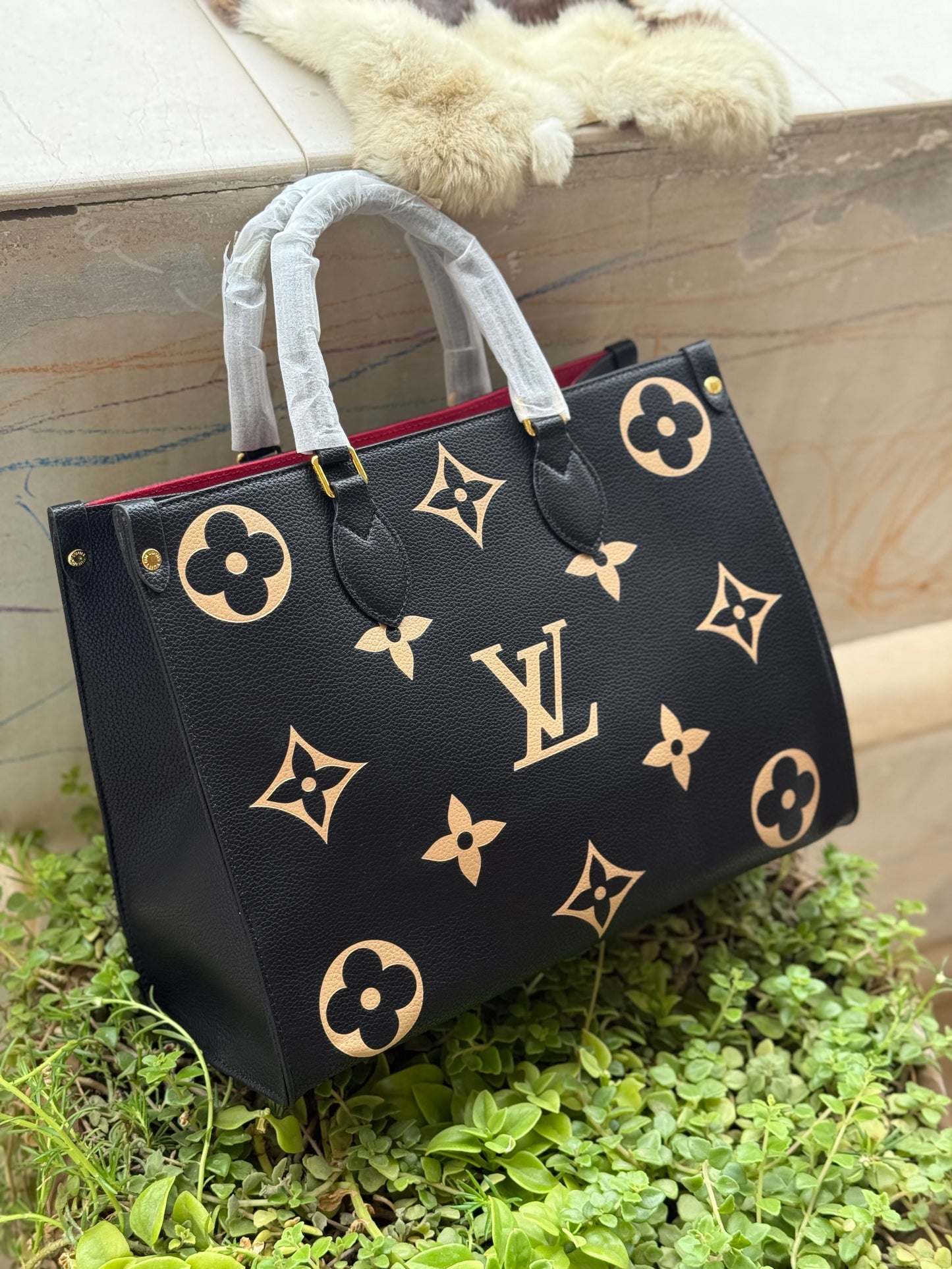 Louis Vuitton On the go MM Master Series.
