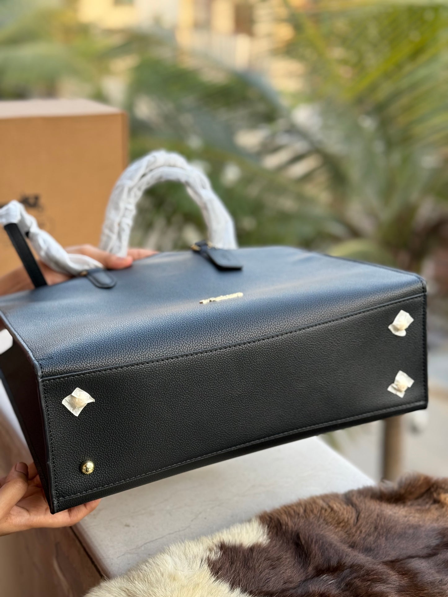 C O A C H Maggie Tote-With Box Master Series
