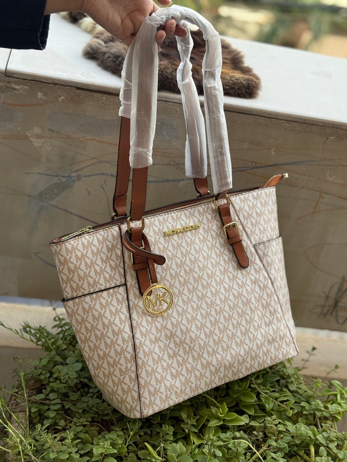 Michael Kors Tote Basic Budget Series