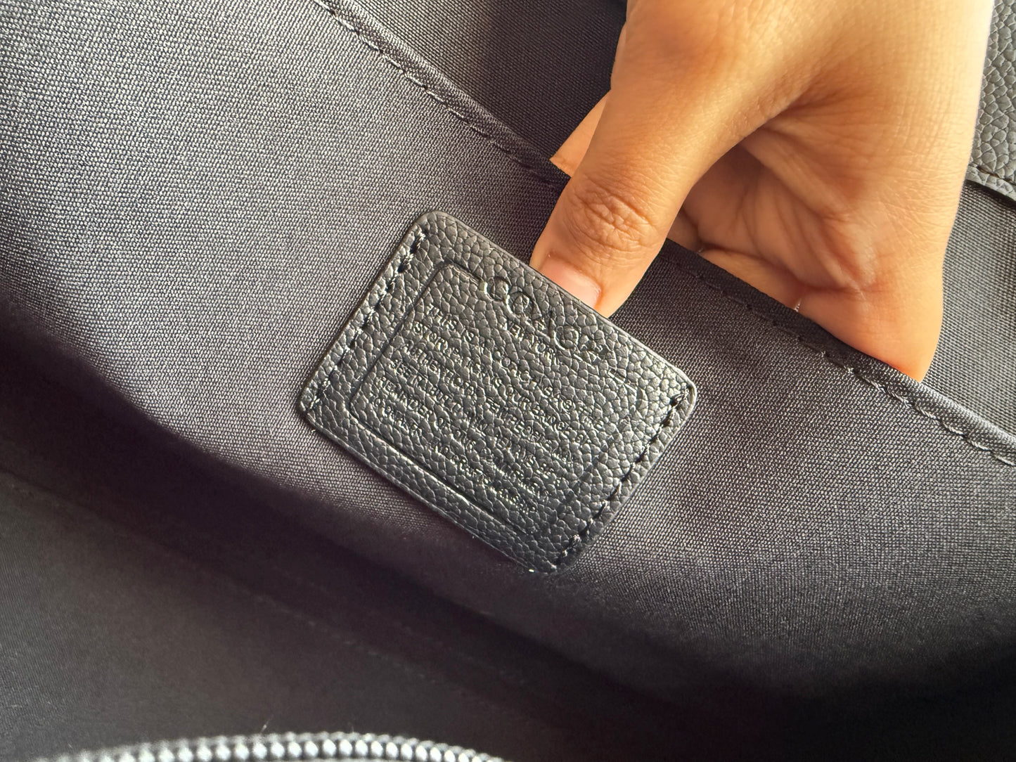 C O A C H Maggie Tote-With Box Master Series