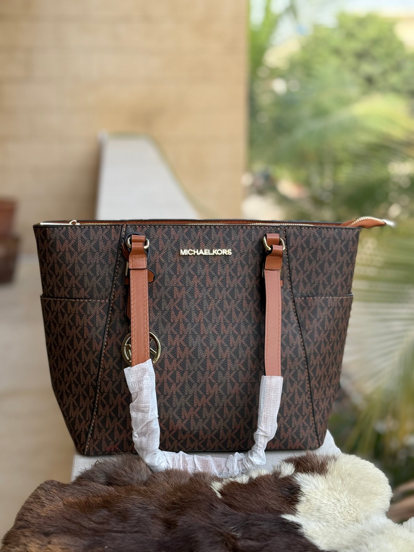 Michael Kors Tote Basic Budget Series