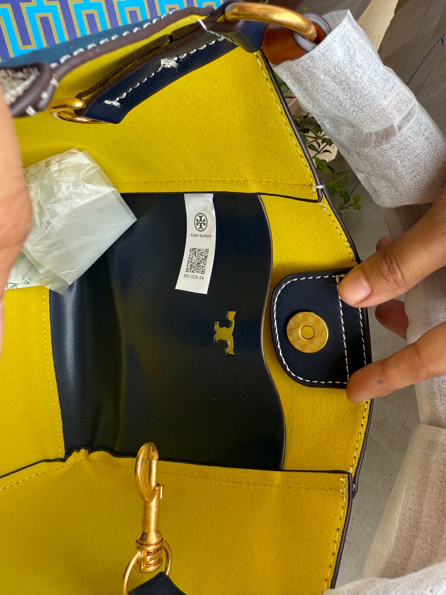TORY BURCH MCGRAW BUCKET BAG ( Master Series )