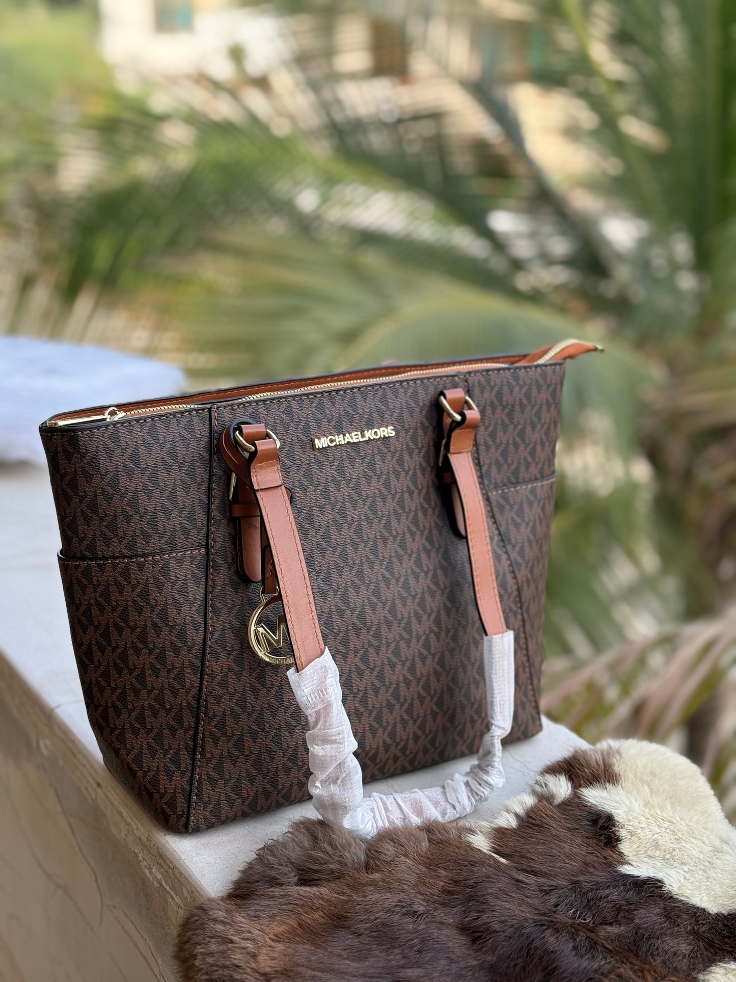 Michael Kors Tote Basic Budget Series