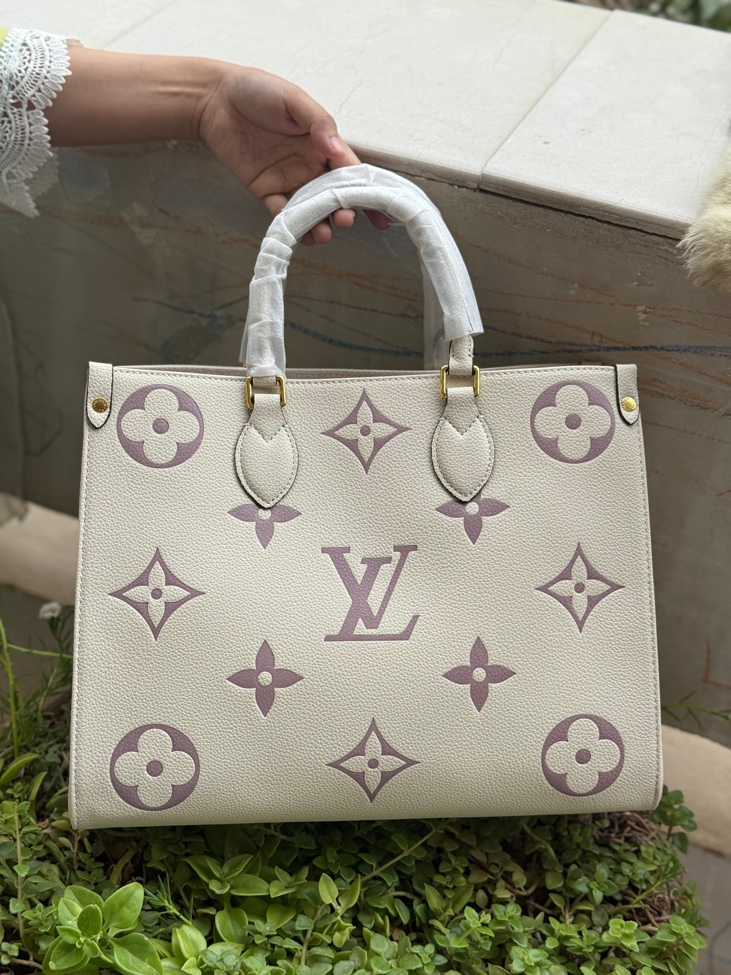 Louis Vuitton On the go MM Master Series.