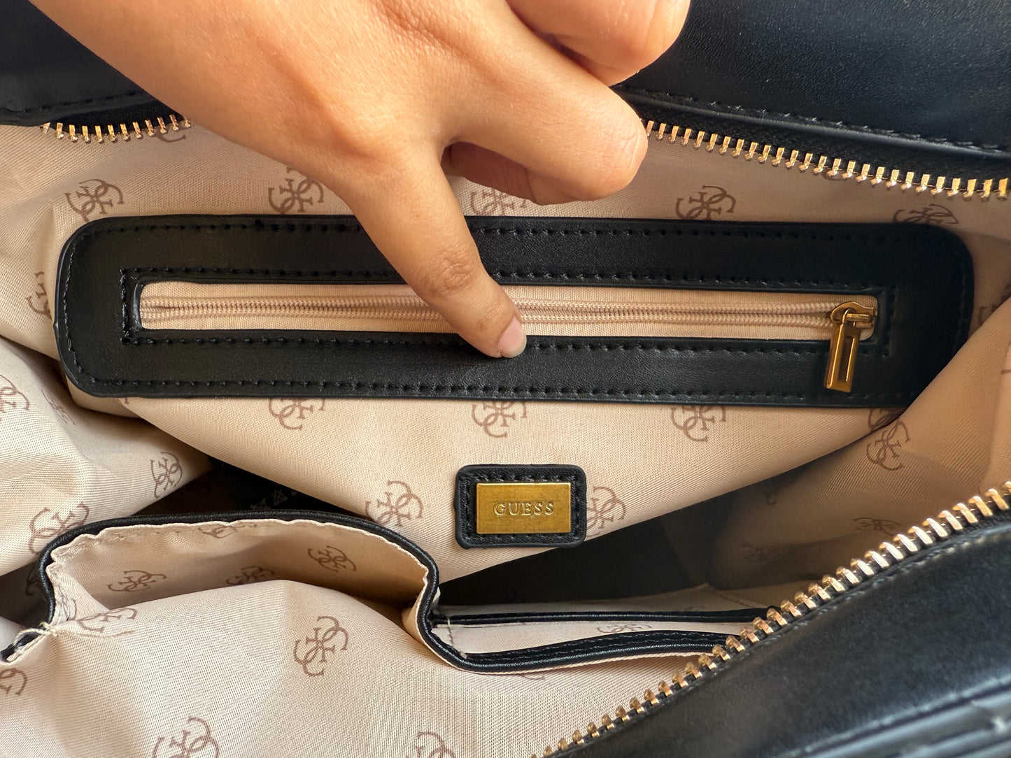 Guess Abey Tote Bag-Master Quality
