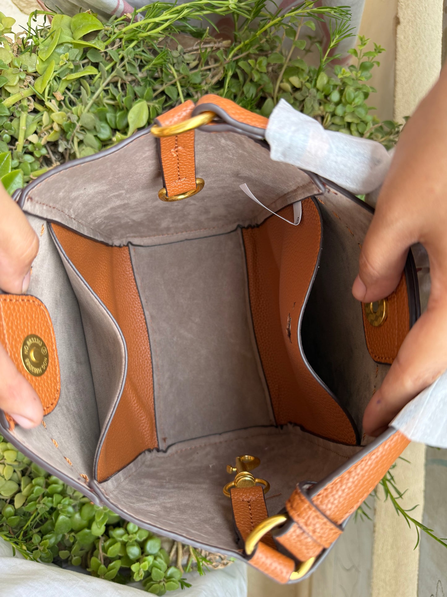 TORY BURCH MCGRAW BUCKET BAG ( Master Series )