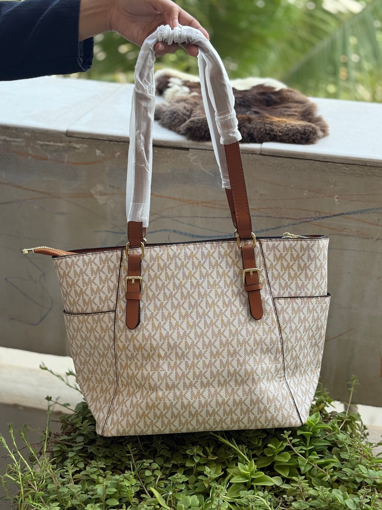 Michael Kors Tote Basic Budget Series