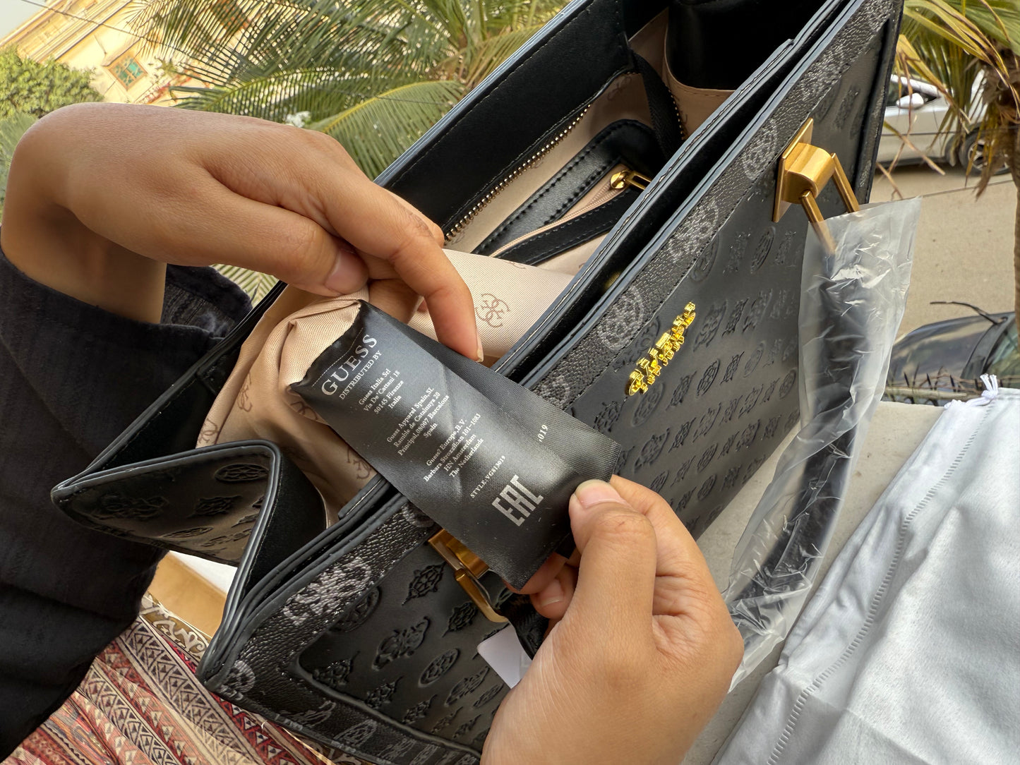 Guess Abey Tote Bag-Master Quality