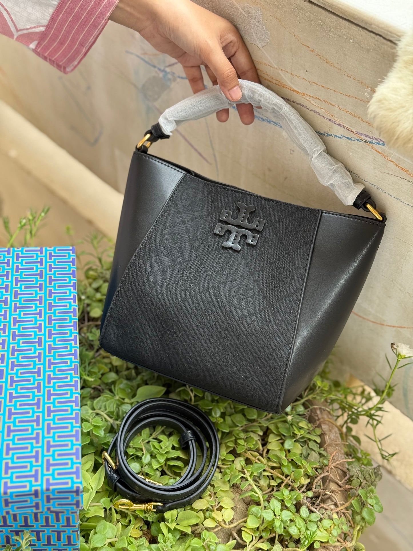 TORY BURCH MCGRAW BUCKET BAG ( Master Series )