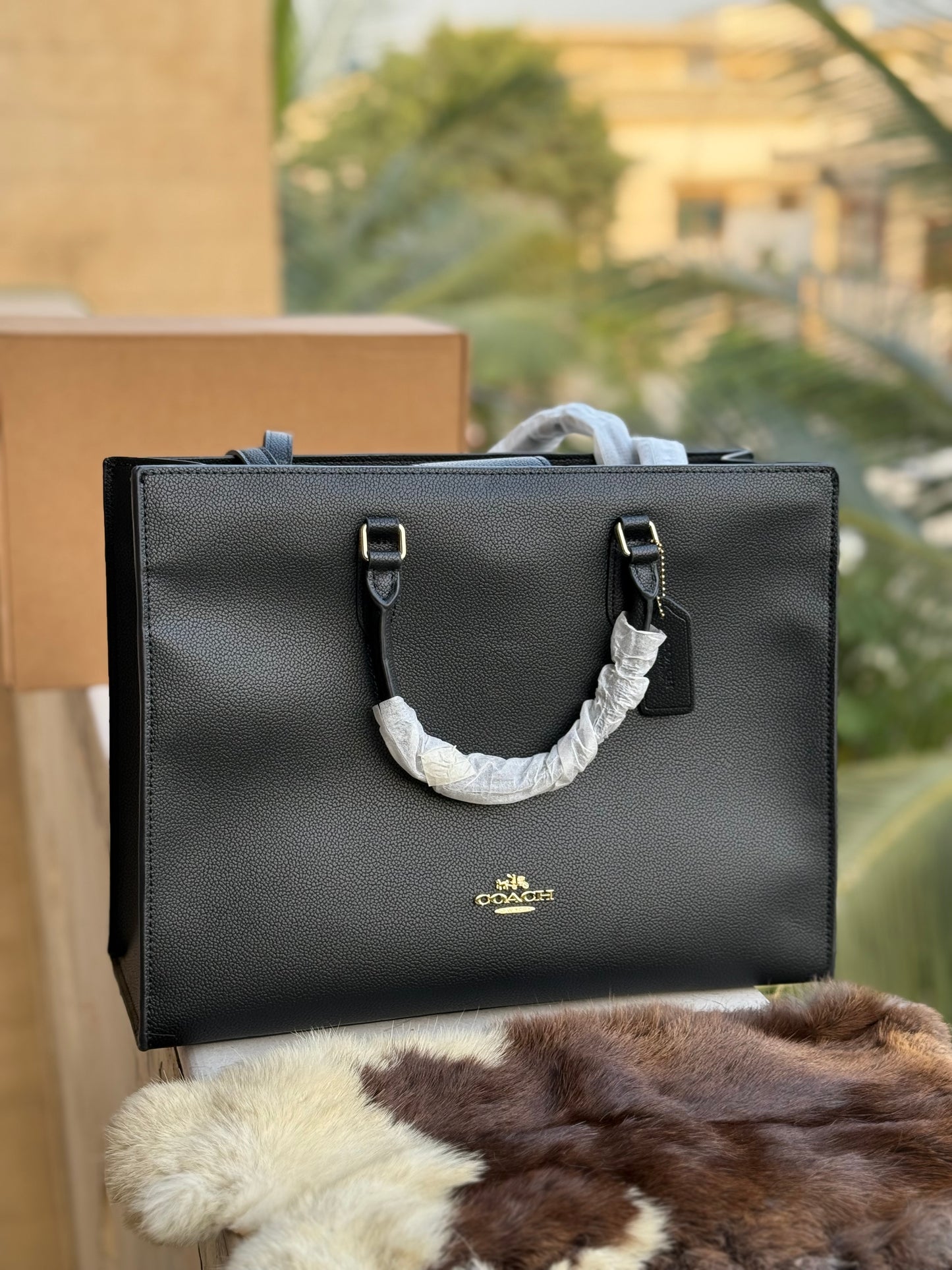 C O A C H Maggie Tote-With Box Master Series