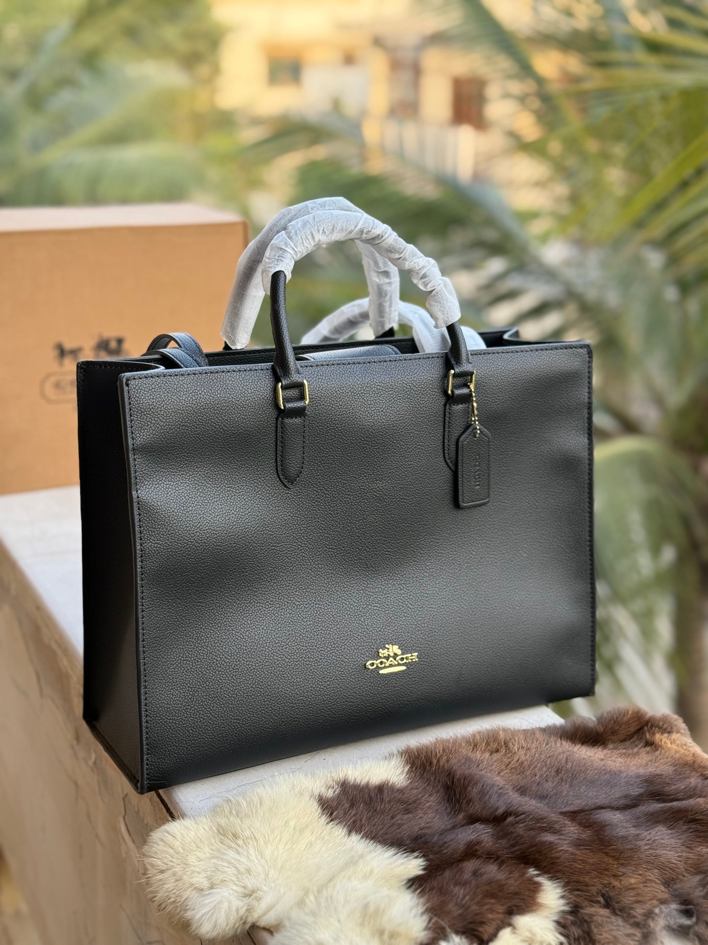 C O A C H Maggie Tote-With Box Master Series