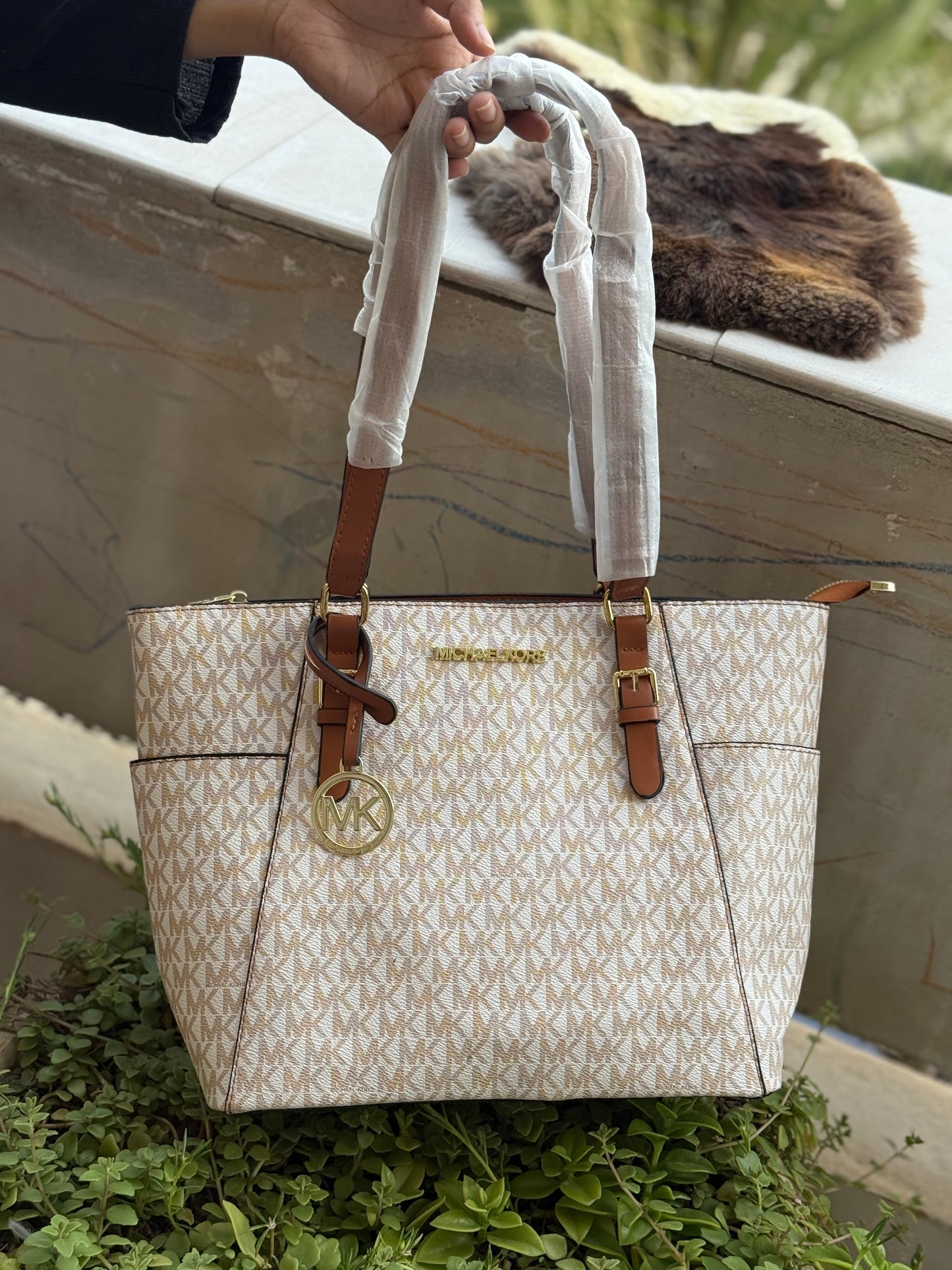 Michael Kors Tote Basic Budget Series