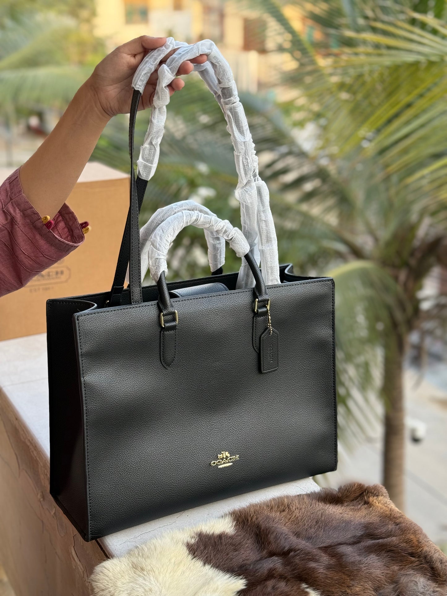 C O A C H Maggie Tote-With Box Master Series