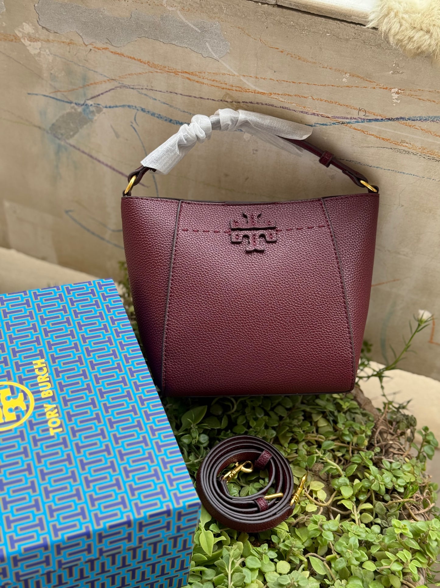 TORY BURCH MCGRAW BUCKET BAG ( Master Series )