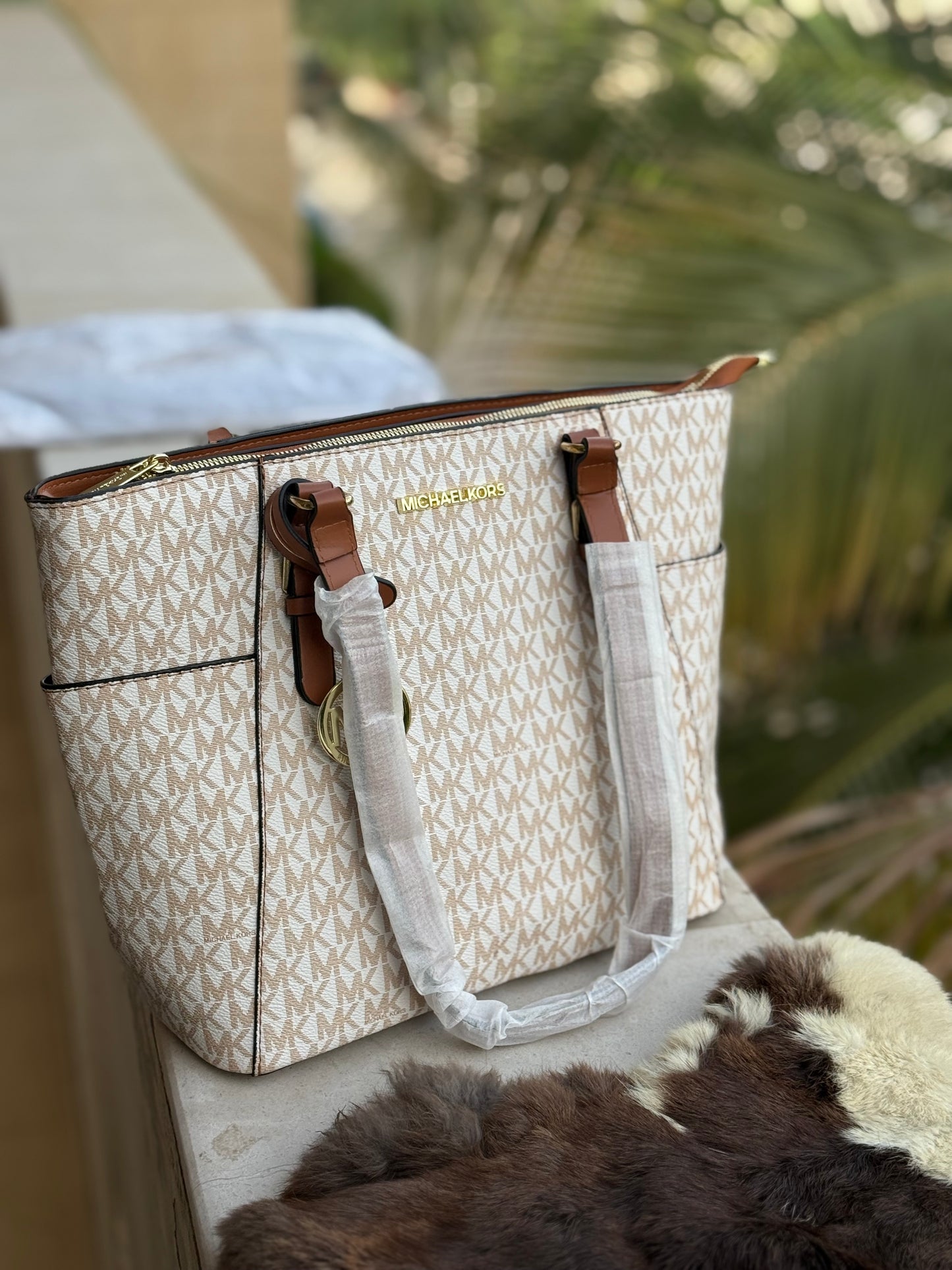 Michael Kors Tote Basic Budget Series