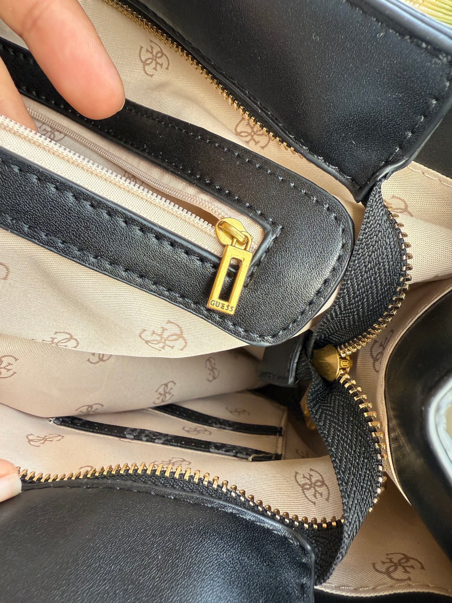 Guess Abey Tote Bag-Master Quality