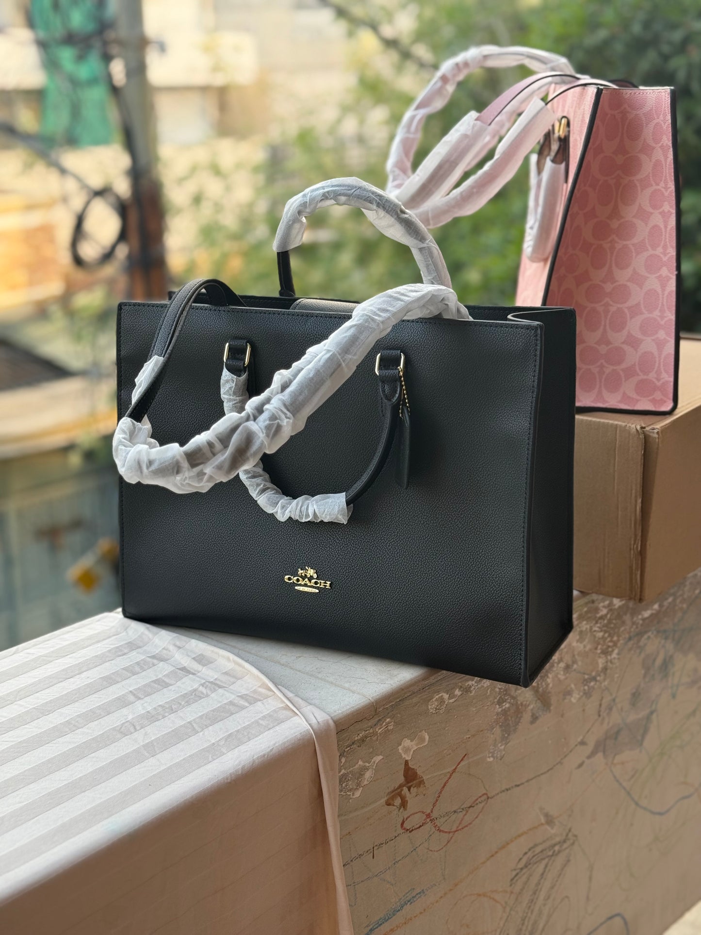 C O A C H Maggie Tote-With Box Master Series