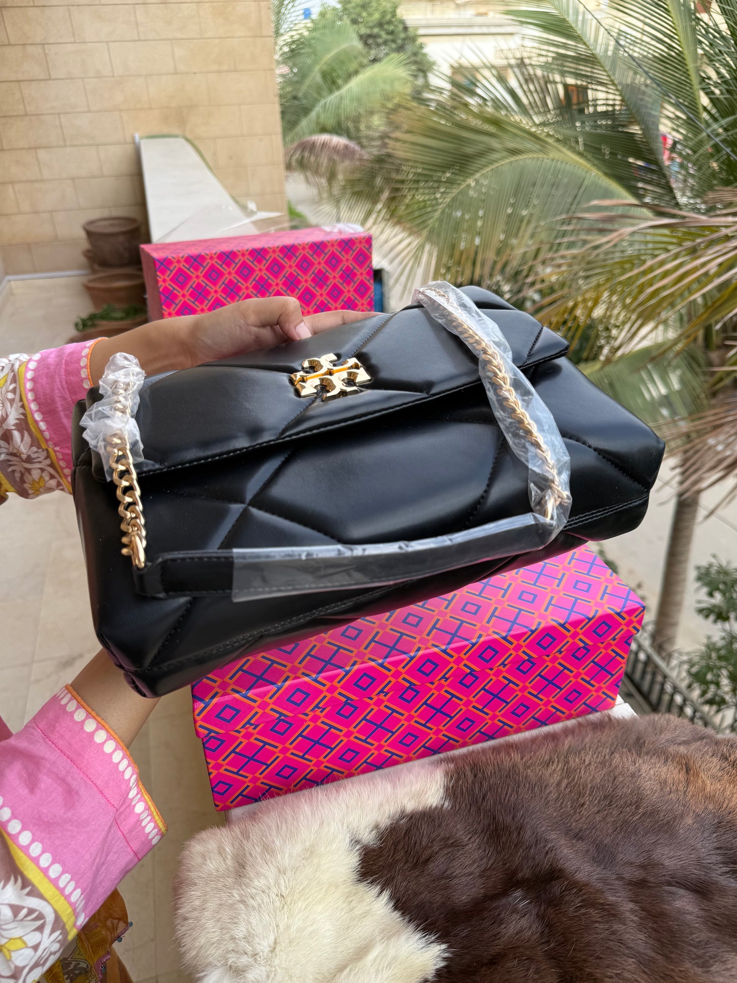 TORY BURCH KIRA DIAMOND QUILT SHOULDER BAG With Box ( Master Series )