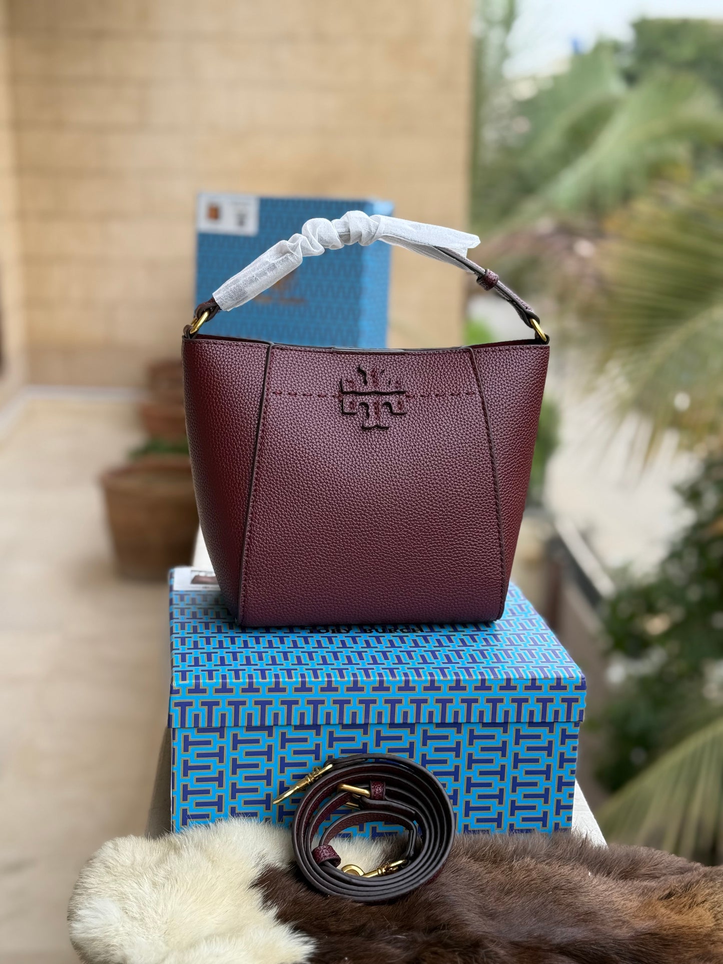 TORY BURCH MCGRAW BUCKET BAG ( Master Series )