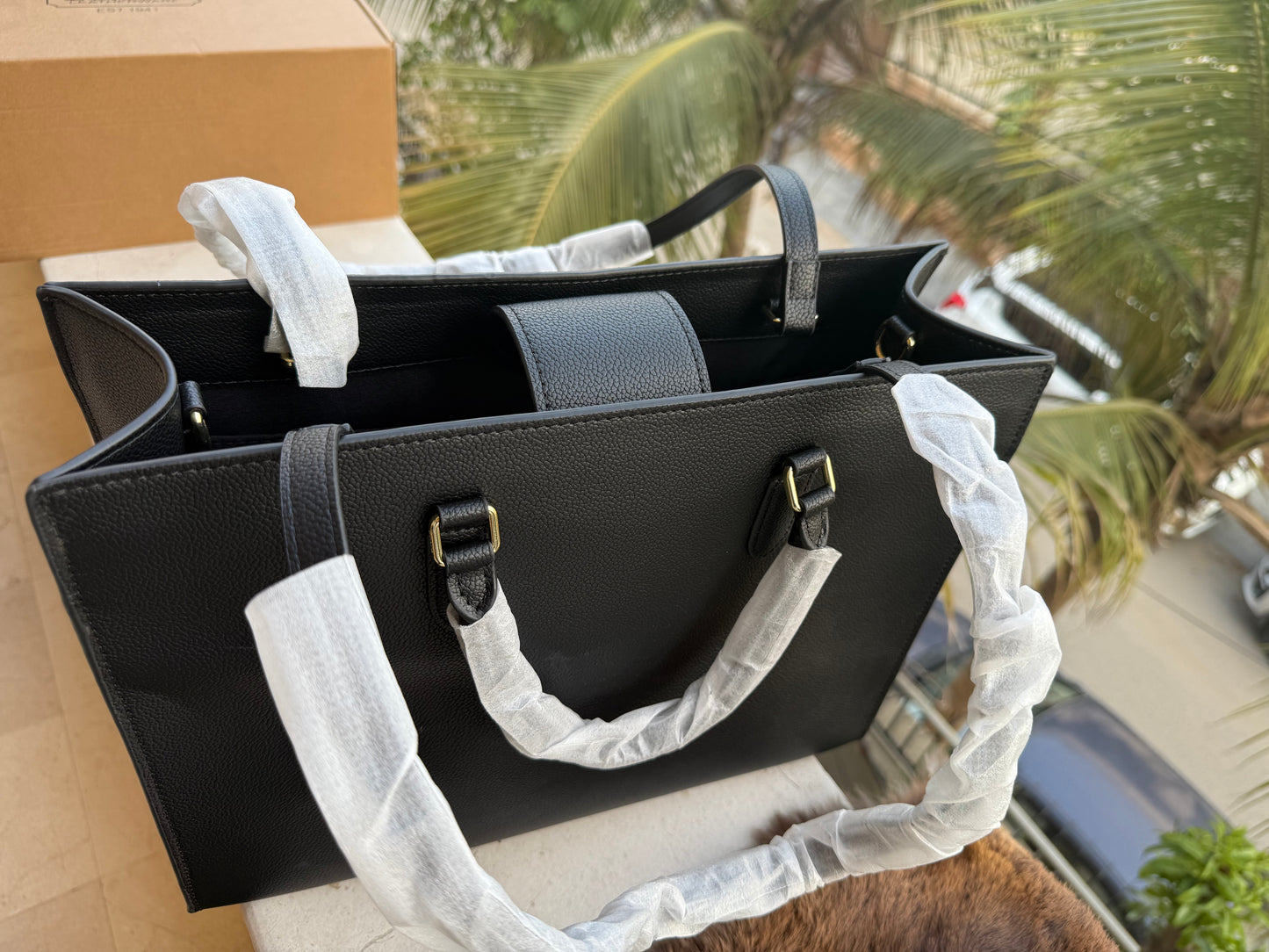 C O A C H Maggie Tote-With Box Master Series