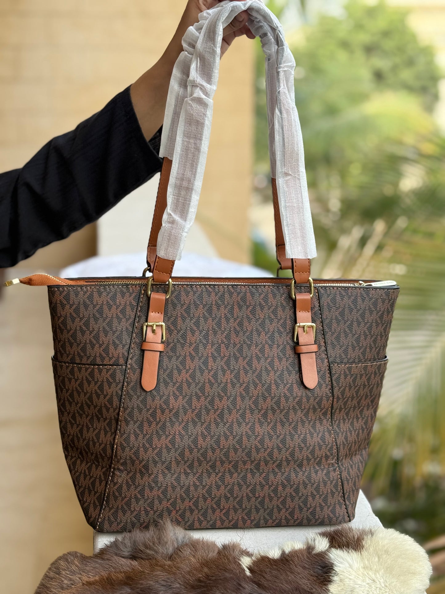 Michael Kors Tote Basic Budget Series