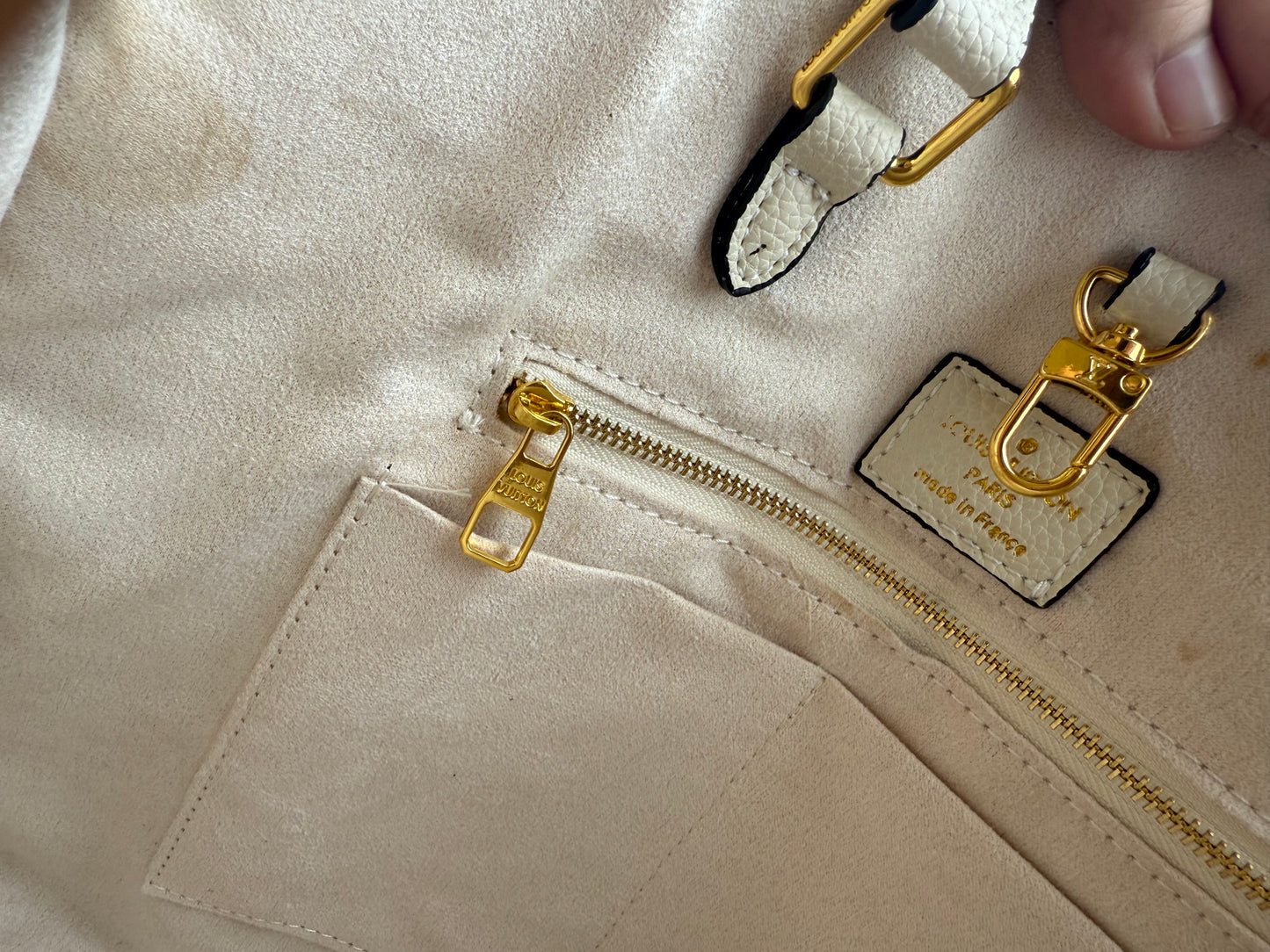 Louis Vuitton On the go MM Master Series.