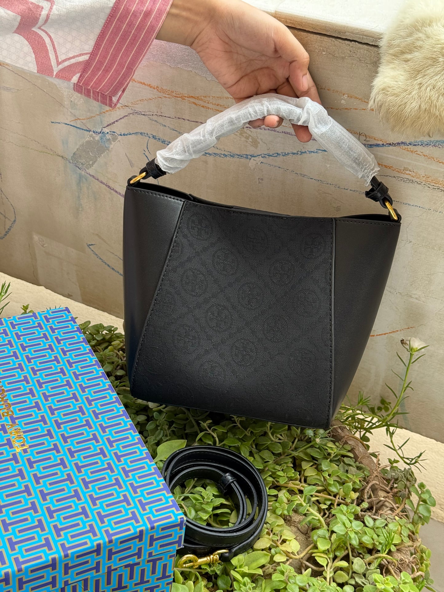 TORY BURCH MCGRAW BUCKET BAG ( Master Series )