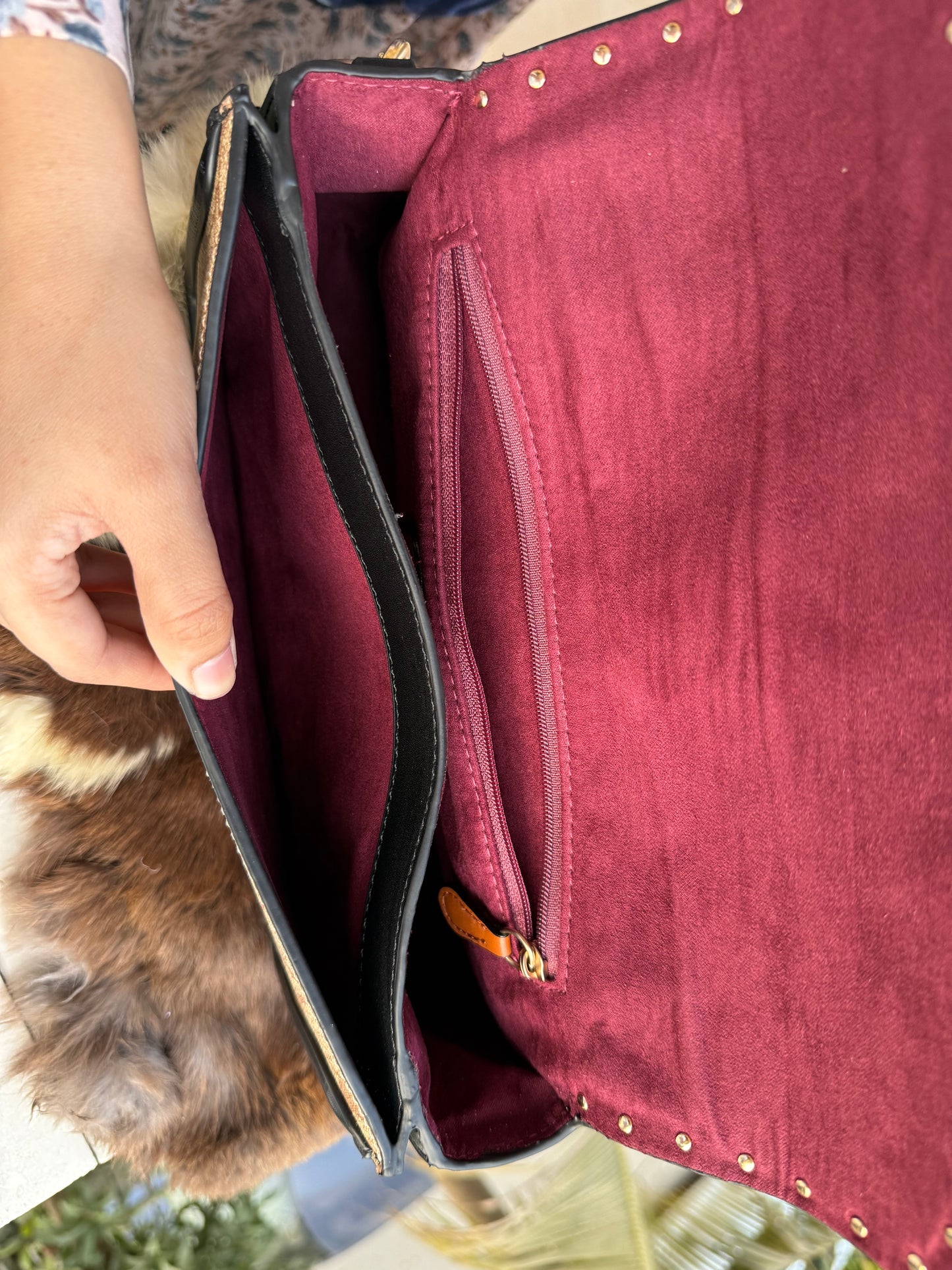 Coach Georgie Shoulder Bag
In Signature Canvas With Rivets-Same as original-Master Plus Series