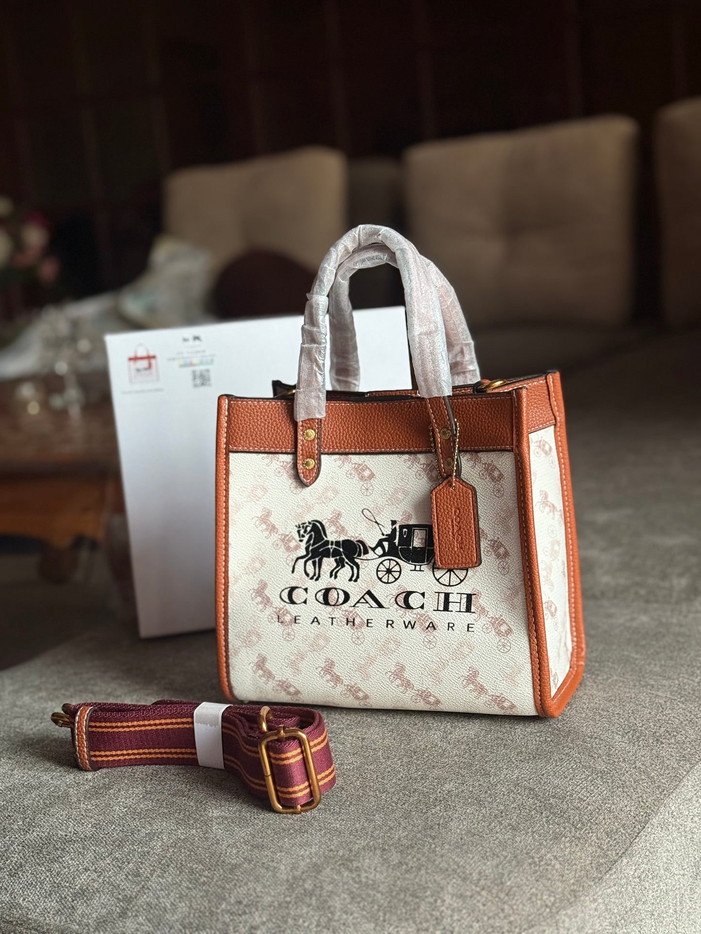 Coach Field tote 22 With Horse And Carriage Print