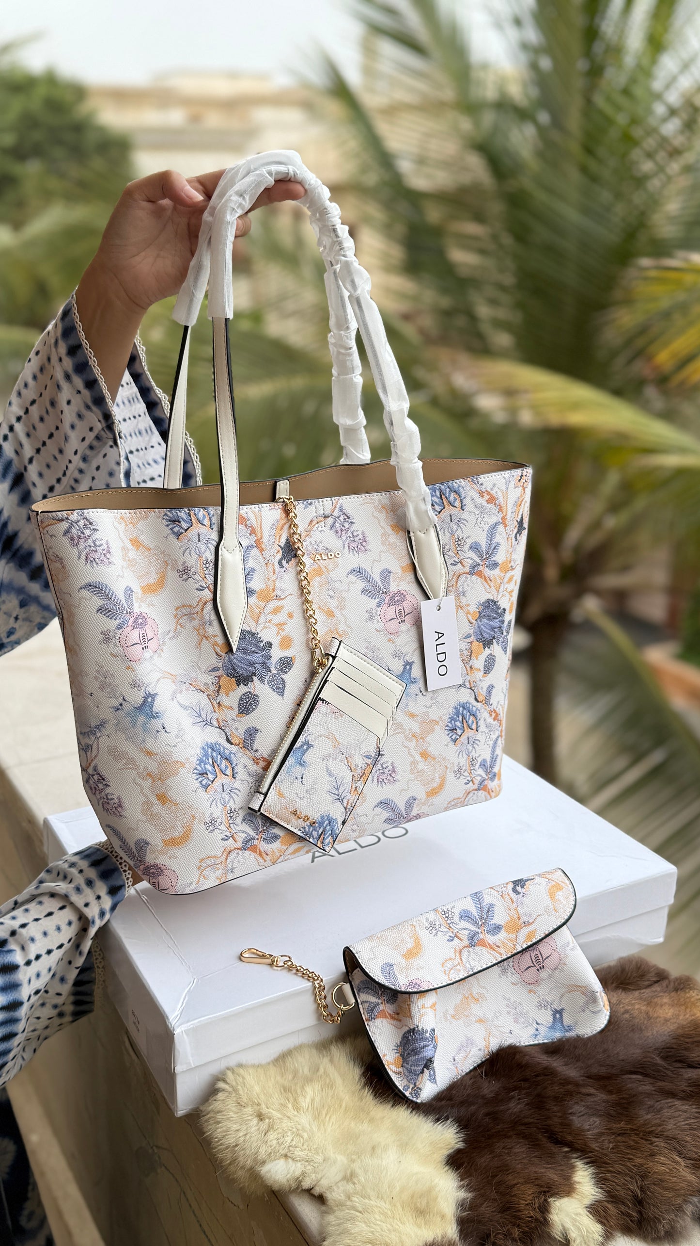 Aldo Tote-With Card Wallet & Pouch-With Box-Master Series