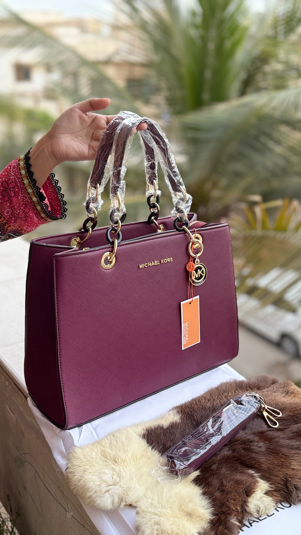 Michael Kors Tote-Master Plus series.