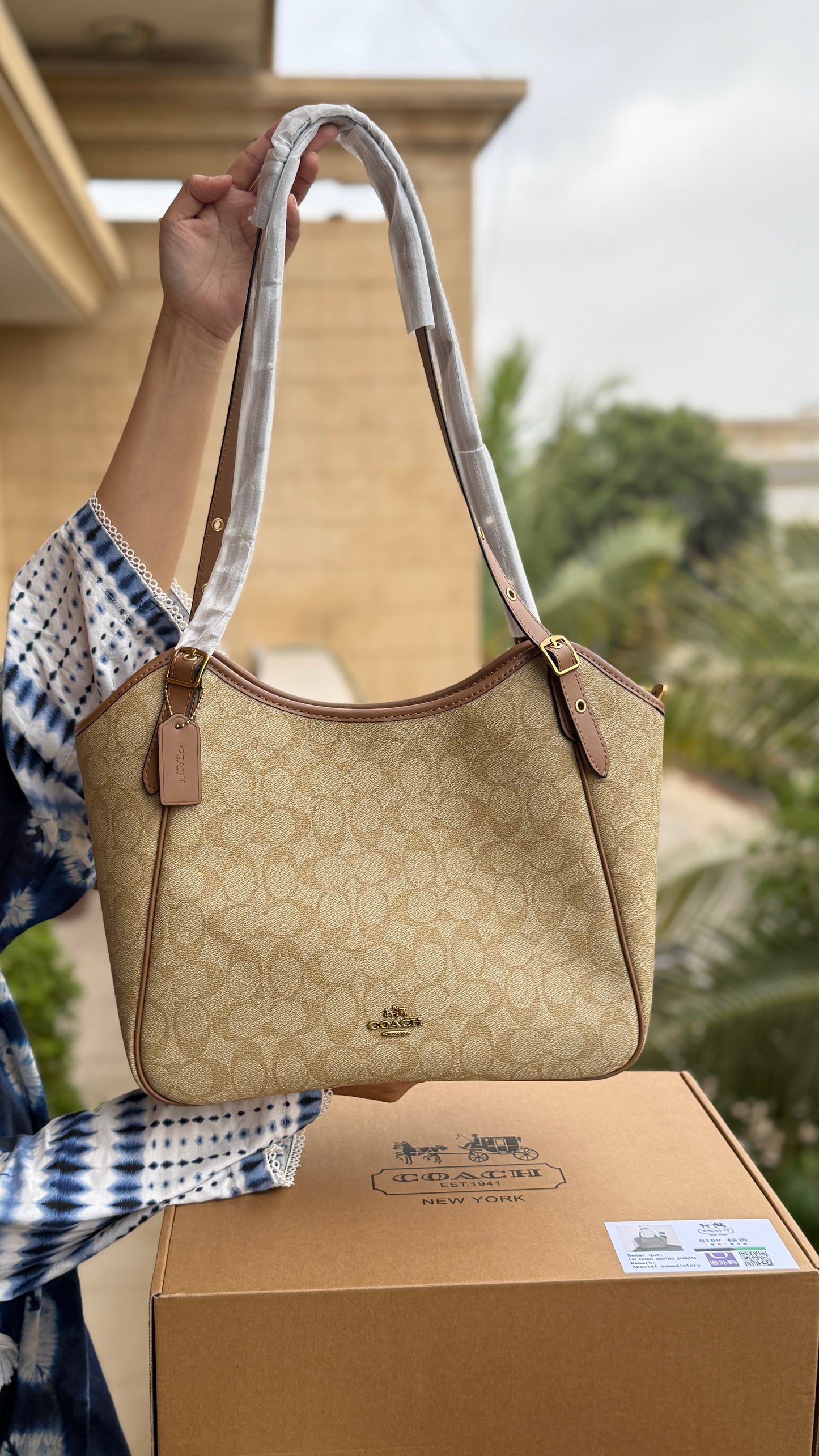 Coach Outlet Meadow Shoulder Bag-Folding Box-Master Series