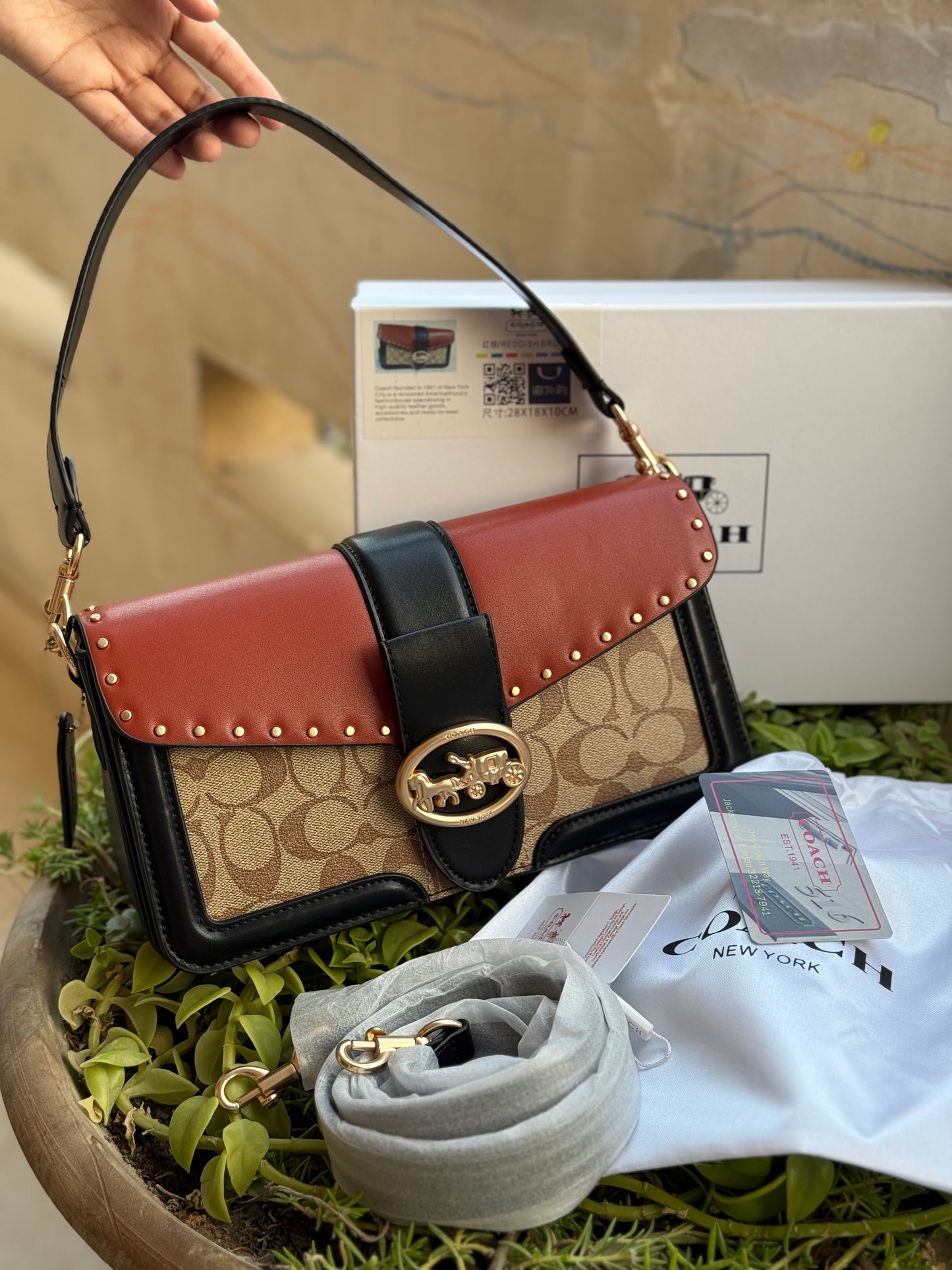 Coach Georgie Shoulder Bag
In Signature Canvas With Rivets-Same as original-Master Plus Series