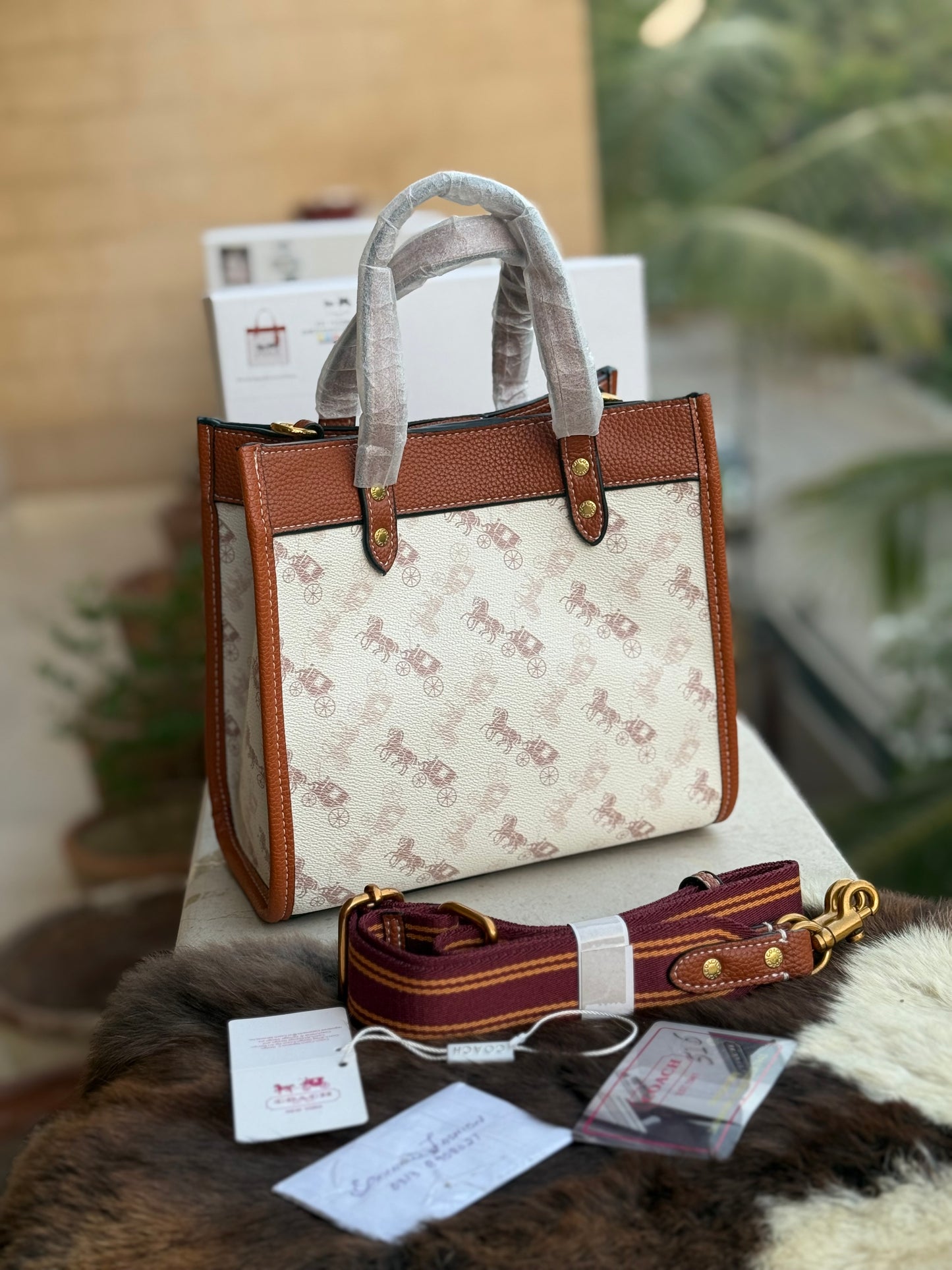 Coach Field tote 22 With Horse And Carriage Print