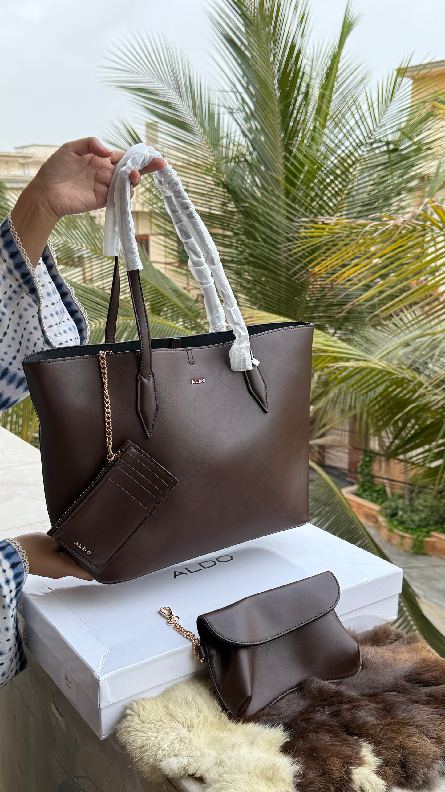Aldo Tote-With Card Wallet & Pouch-With Box-Master Series