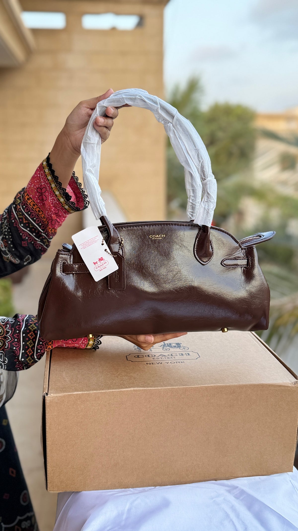Coach Empire Carryall 34.
Master Plus series With Folding box.