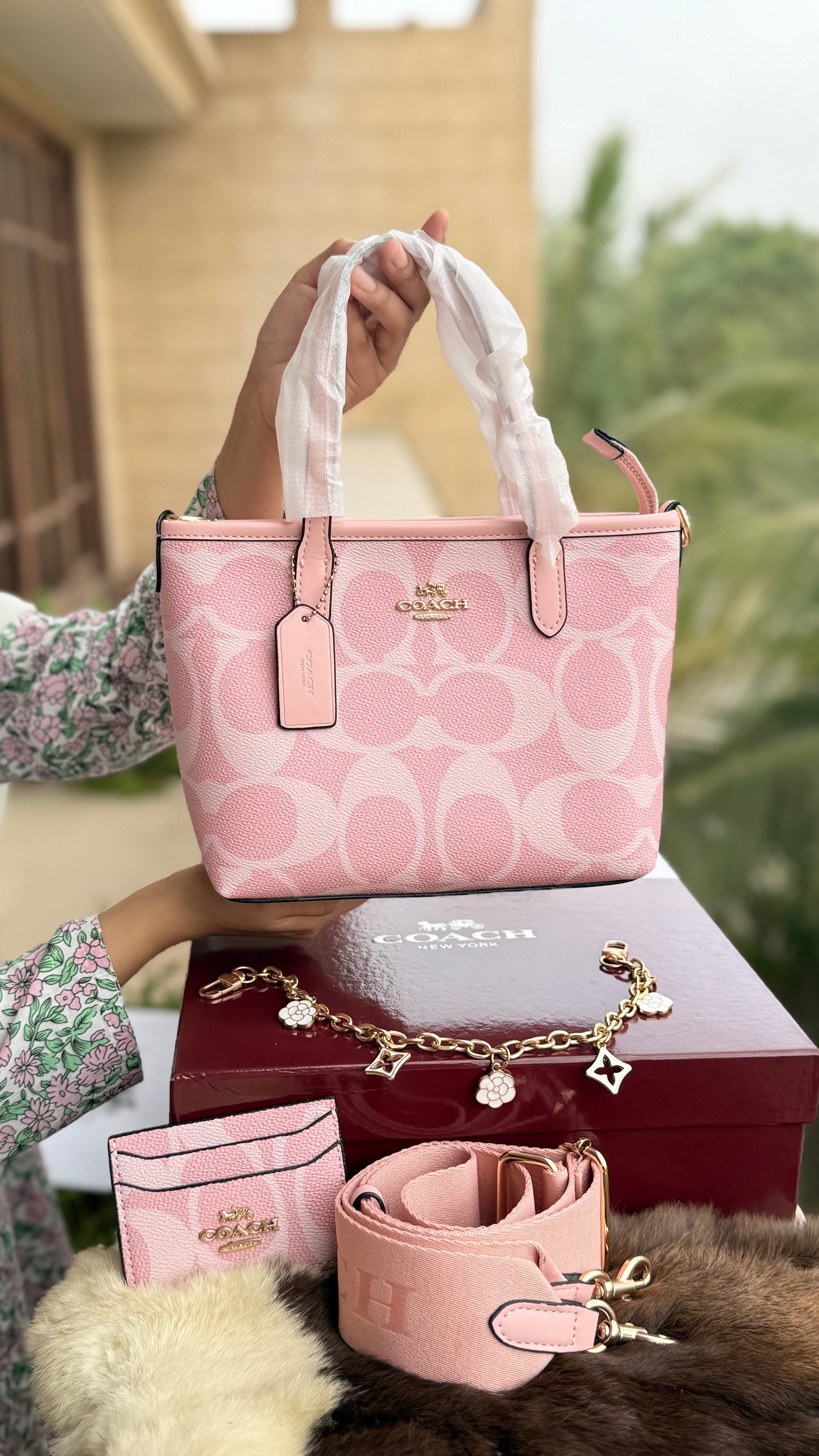 Coach City Mini Tote Bag-With Wallet & Charm Chain-Box Included-Master Plus Series.