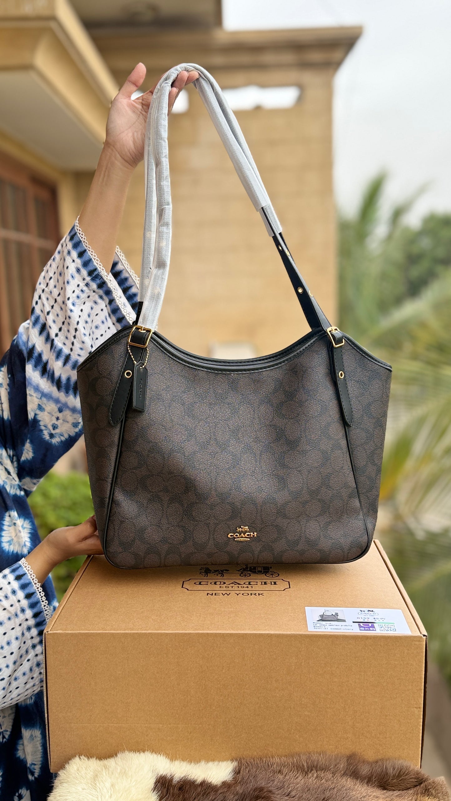 Coach Outlet Meadow Shoulder Bag-Folding Box-Master Series