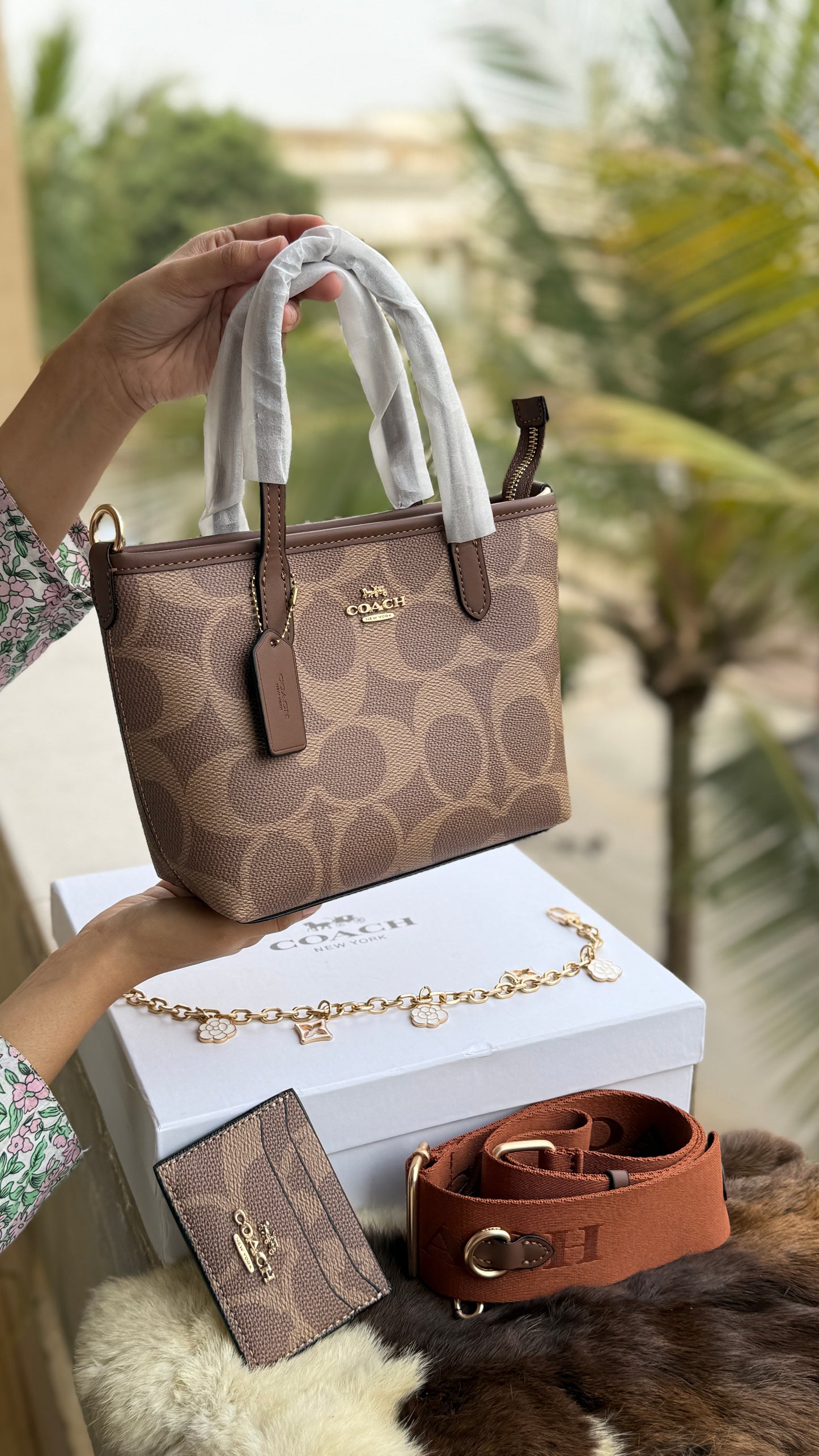 Coach City Mini Tote Bag-With Wallet & Charm Chain-Box Included-Master Plus Series.