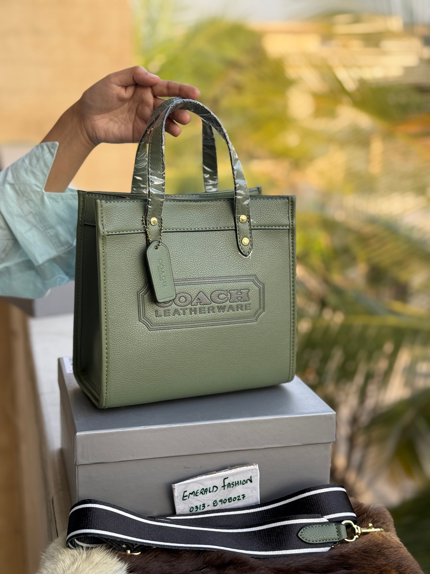 Coach Field tote 22 With Box Packaging ( Master Series ) at Promotional Price