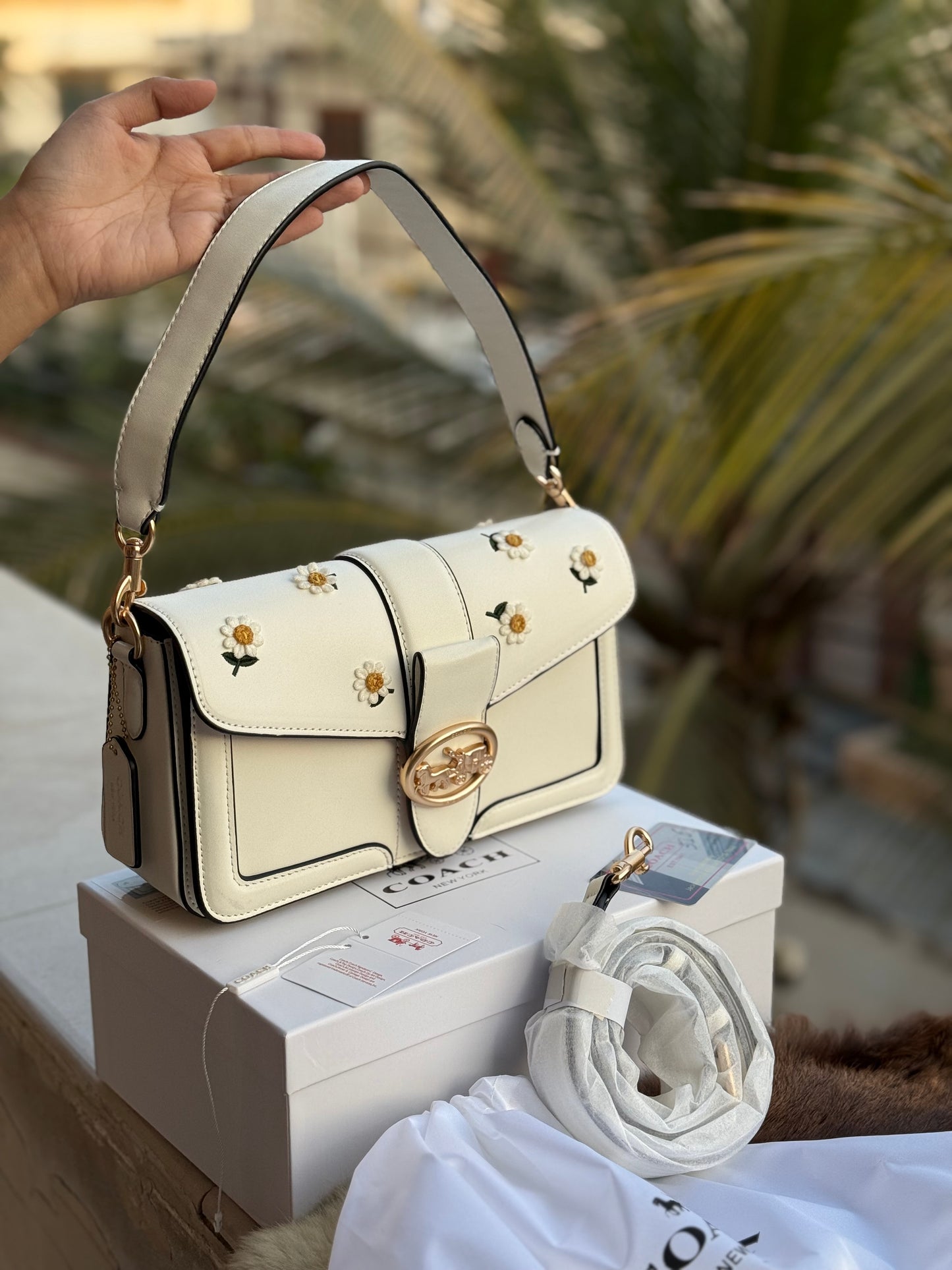 Coach Georgie shoulder bag in white with daisy embroidery.Same as original-Master Plus Series-Box included