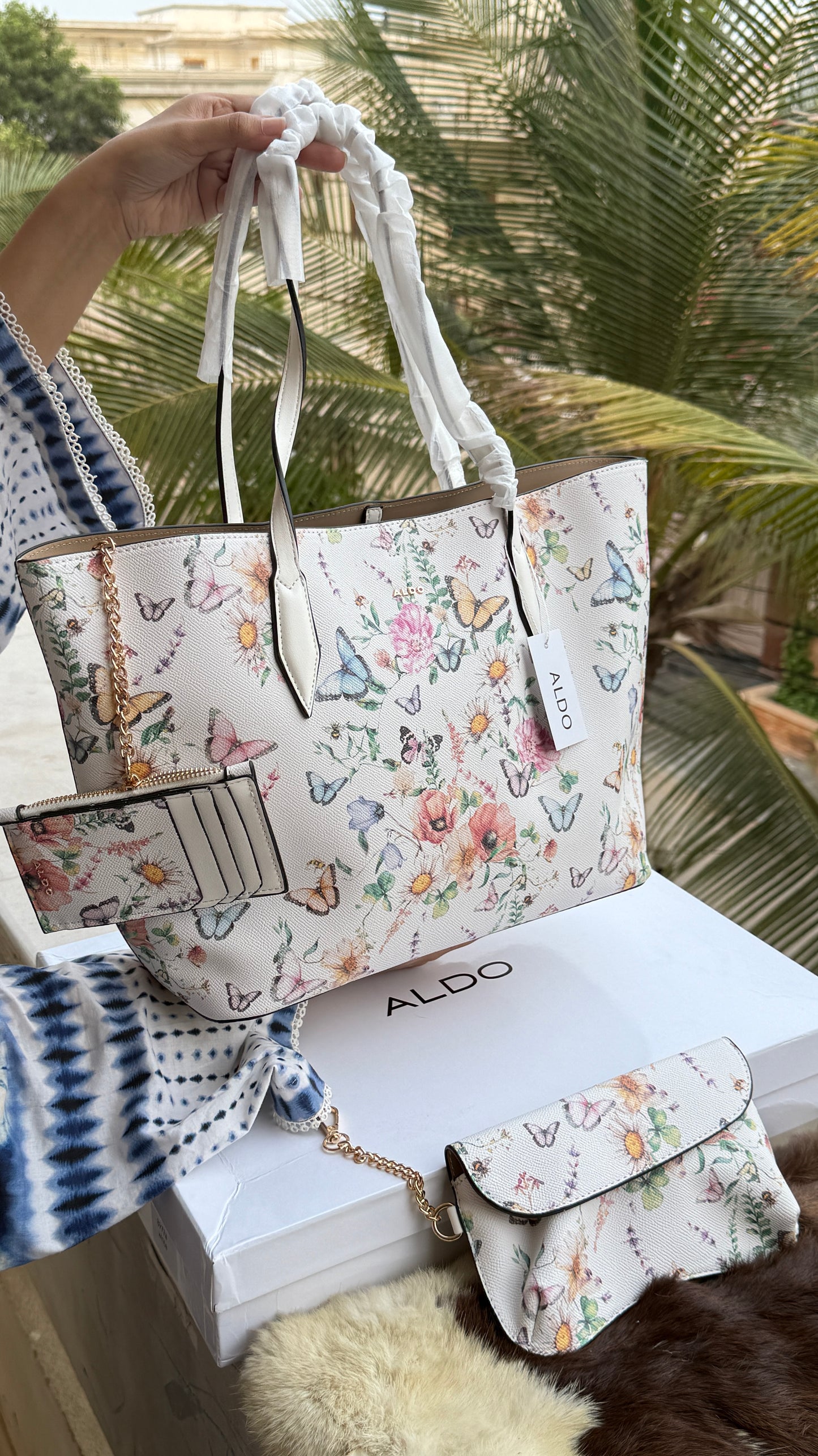 Aldo Tote-With Card Wallet & Pouch-With Box-Master Series