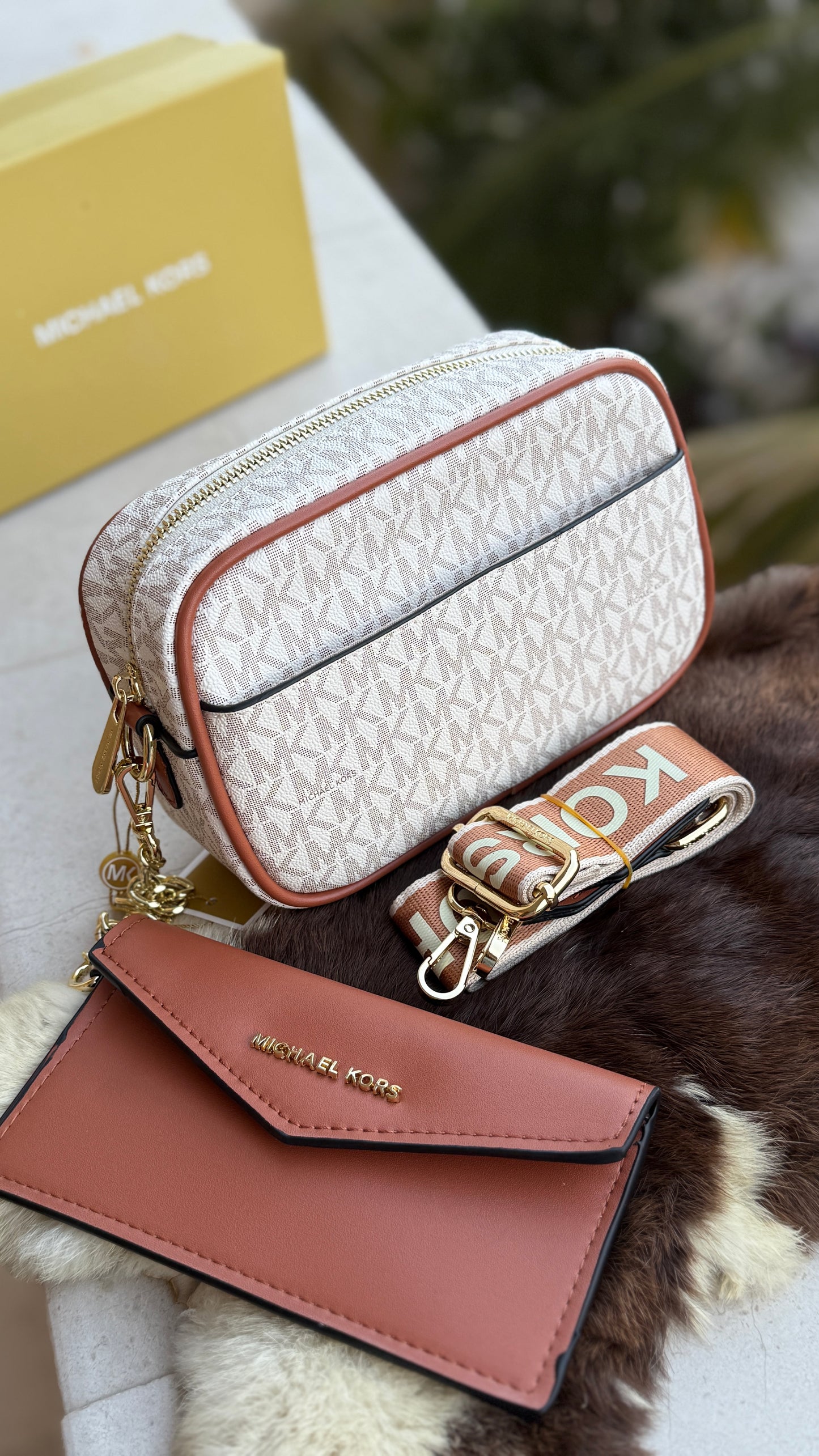 Michael Kors Crossbody With Detachable Wallet.