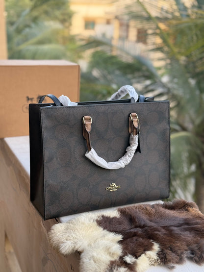 C O A C H  Maggie Tote-With Box Master Series