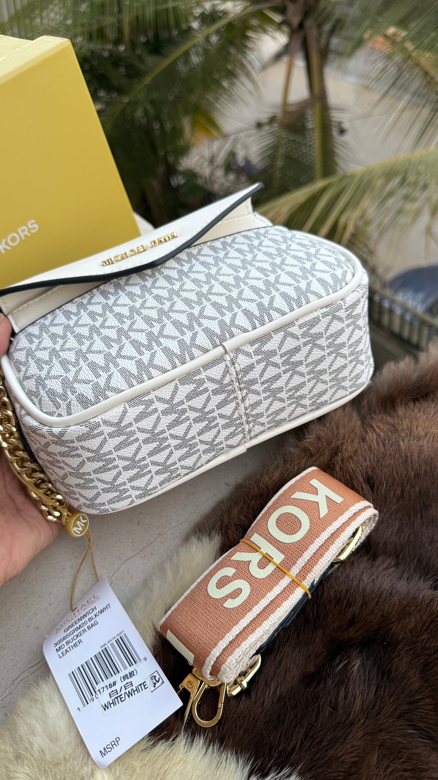 Michael Kors Crossbody With Detachable Wallet.
