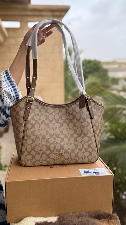 Coach Outlet Meadow Shoulder Bag-Folding Box-Master Series