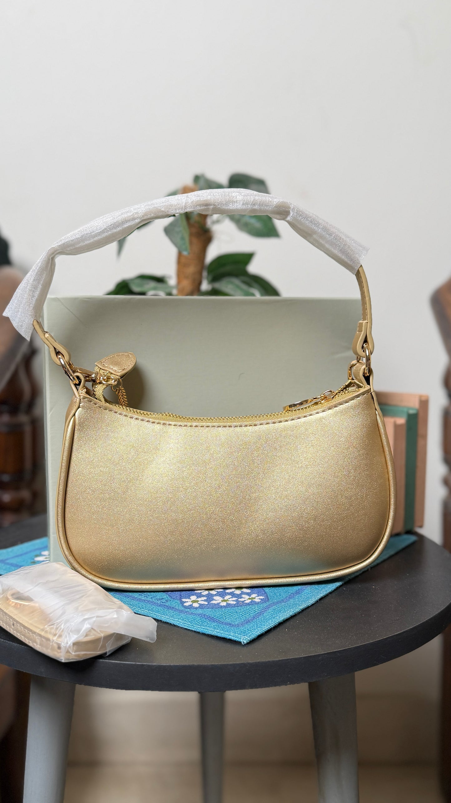 Charles & Keith Elspeth  Chain-Link Shoulder Bag.