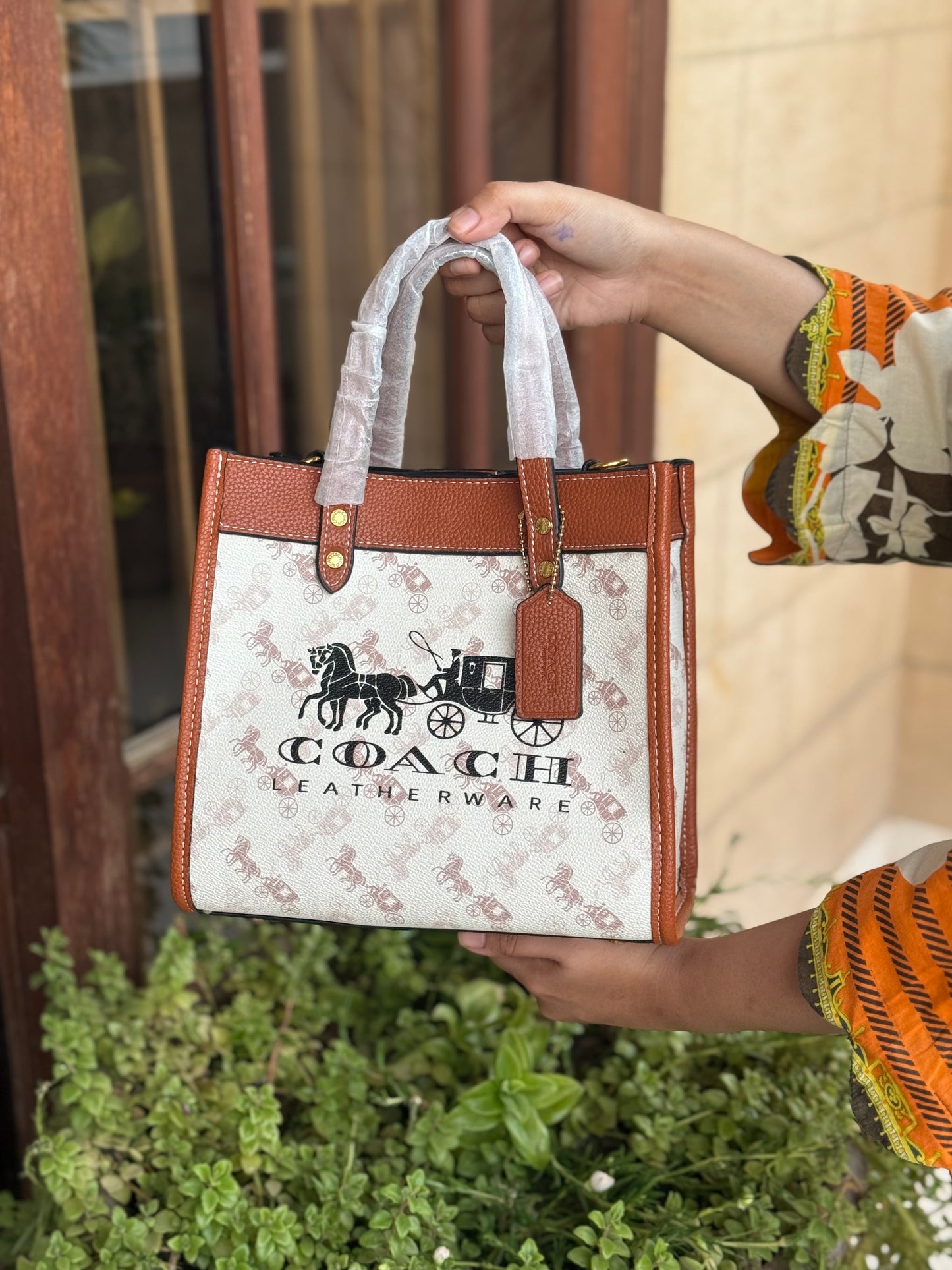 Coach Field tote 22 With Horse And Carriage Print