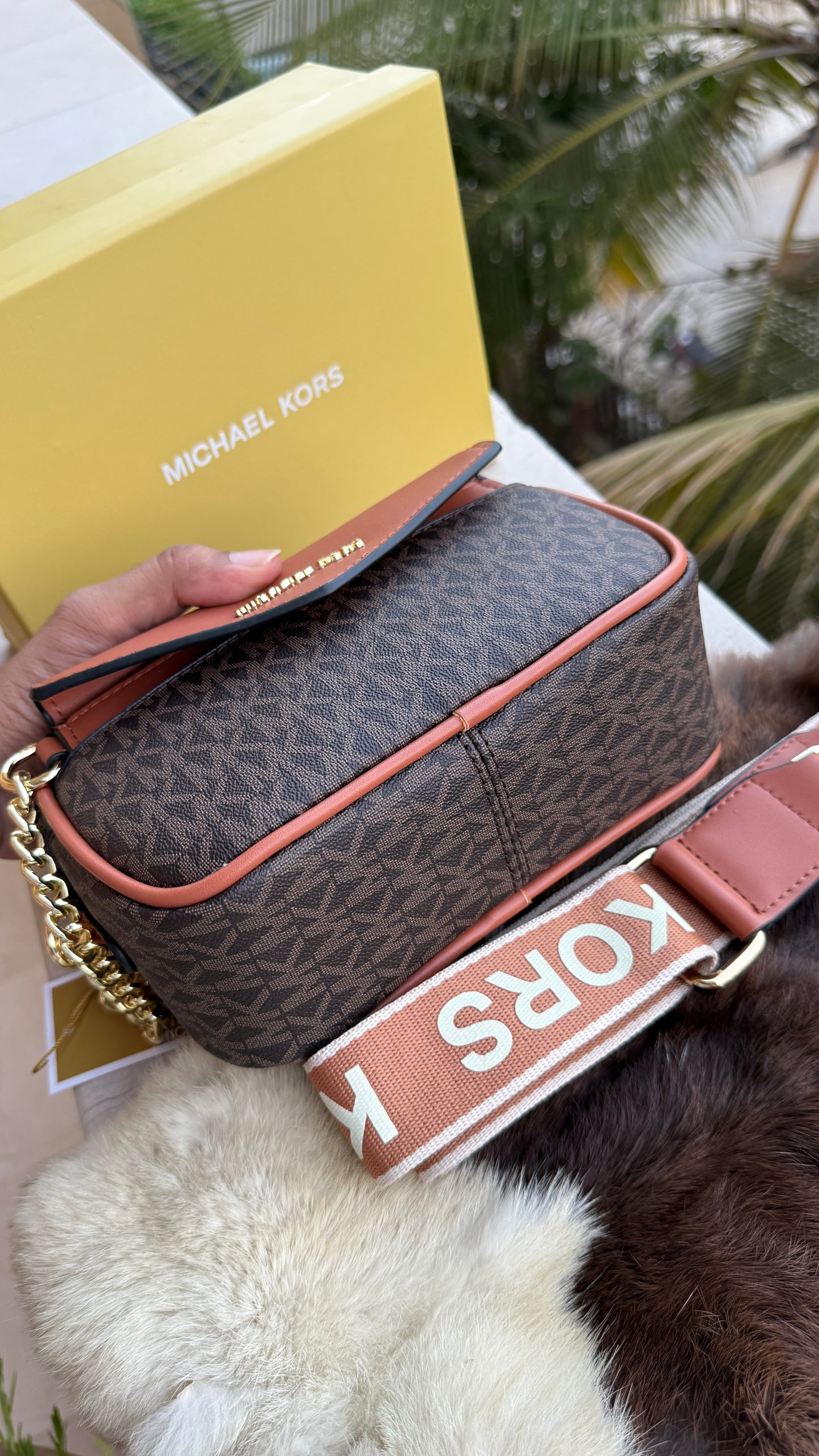 Michael Kors Crossbody With Detachable Wallet.