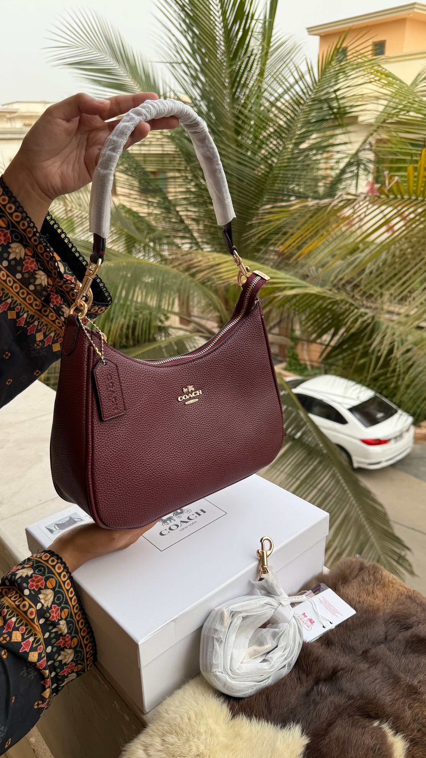 Coach Teri Hobo Large-With Box Master Series